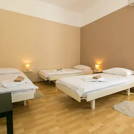 Morcic Hostel *